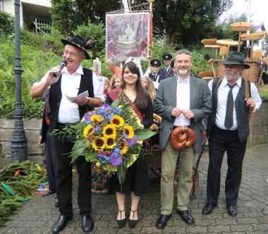 Bild: Ortsbürgermeister Schwarzmann mit Gästen