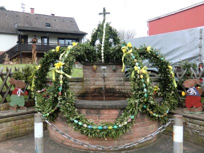 Bild: Osterbrunnen in Dernbach
