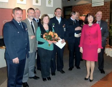 Bild: Ehrung von Feuerwehrkameraden aus der VG Annweiler