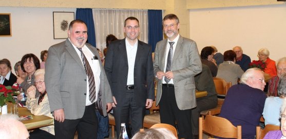 Bild: Ortsbürgermeister Günter Foltz, Kreisbeigeordneter Nicolai Schenk, Bürgermeister Kurt Wagenführer (v.l.n.r.).