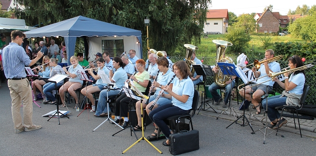 Bild: Neben vielen Musikgruppen begeistern auch "Die Kaiserbachmusikanten" mit stimmungsvoller Unterhaltungsmusik.