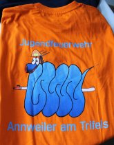 Bild: Neue T-Shirts für die Jugendfeuerwehr.