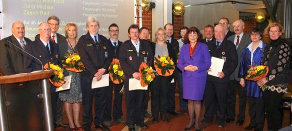 Bild: Verdiente Feuerwehrmänner der Verbandsgemeinde Annweiler.