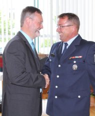 Bild: Für die Freiwillige Feuerwehr gratulierte Wehrleiter Klaus Michel.