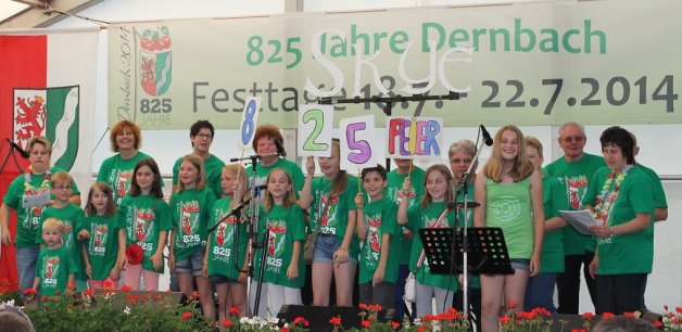 Bild: Projektchor und Dernbacher Kids.