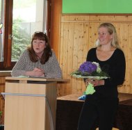 Bild: Kita-Leiterin Angelika Schreiner und Dr. Julia Ehlermann vom KIT (v.l.n.r.).