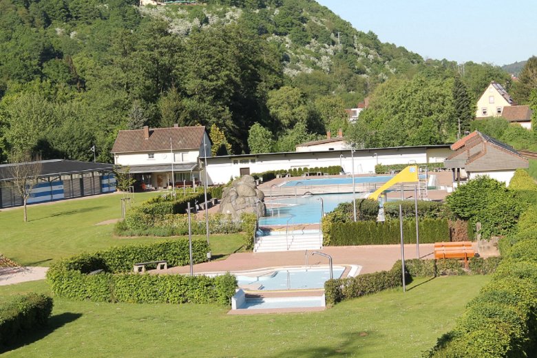Bild: Ansicht des Trifelsbad in Annweiler