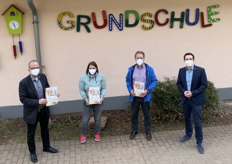 "Übergabe an die Grundschule in Wernersberg." (Marcus Ehrgott)