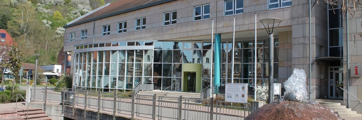 Bild: Verwaltungsgebäude der Verbandsgemeinde Am Trifels