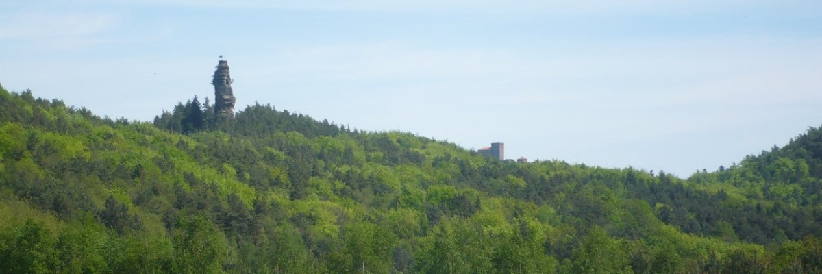 Bild: Blick Richtung Trifels und Asselstein