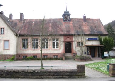 Bild: Ehemaliges Schulhaus von Sarnstall