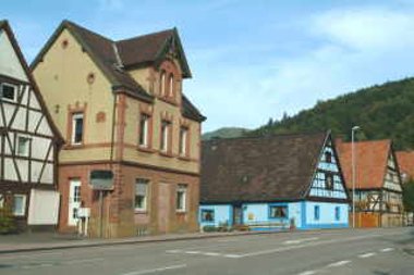 Bild: Ortsansicht Annweiler-Sarnstall - Ortsdurchfahrt