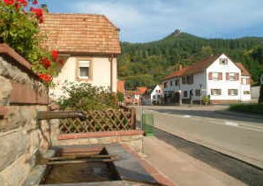 Bild: Ortsansicht Annweiler-Sarnstall - Östlicher Ortseingang
