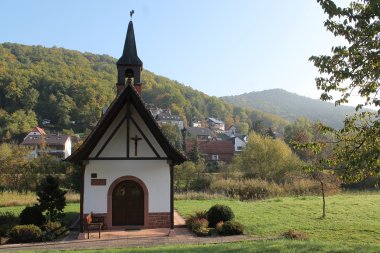 Bild: Ansicht von Waldrohrbach mit Kapelle