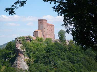 Bild: Ansicht der Burg Trifels